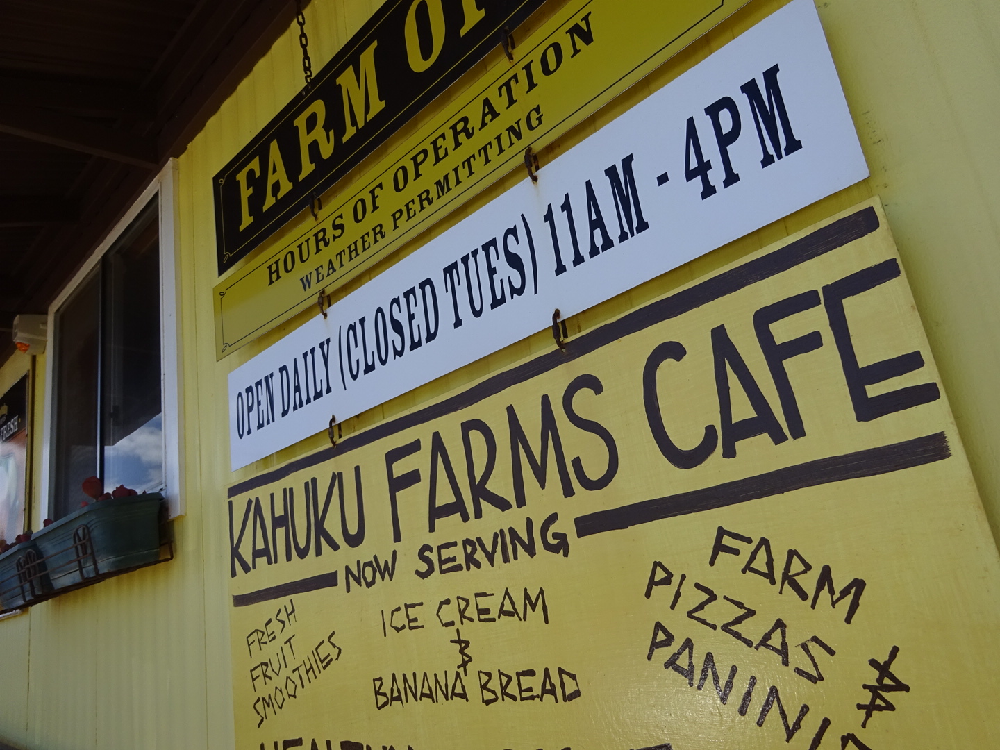 Kahuku Farms カフェの手書きメニュー看板