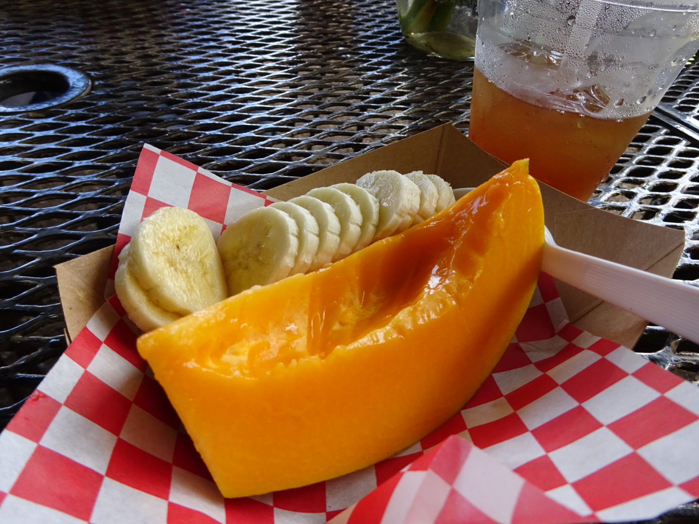 Kahuku Farms の朝採れパパイヤとバナナ